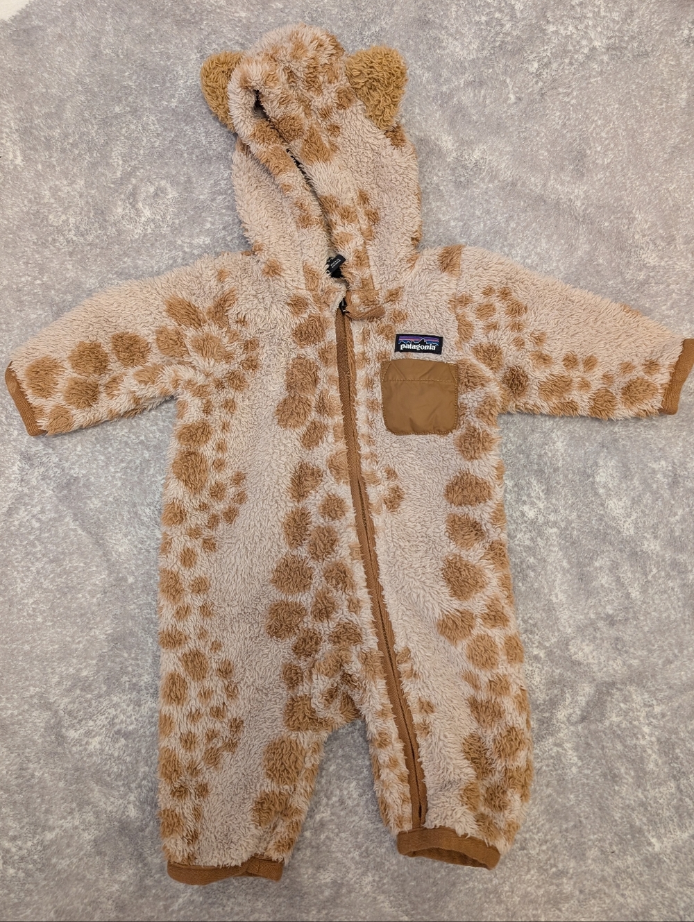 Like New Patagonia Baby Furry Friends Fleece Bunting Shroom Taupe 0-3 Months
